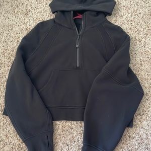 lululemon worn once scuba half zip size medium\large!